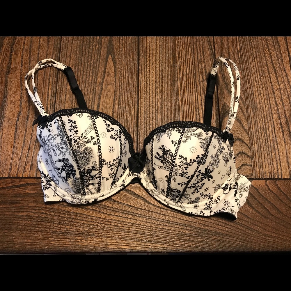 NWOT! VS cutest bra ever!!!